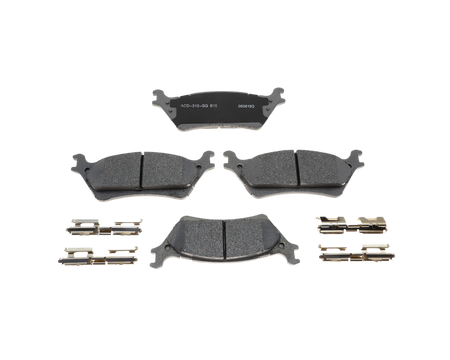 Bakre bromsbelägg från ACDelco med artikelnummer 19304709. Passar till Ford F-150 med mekanisk parkeringsbroms. 