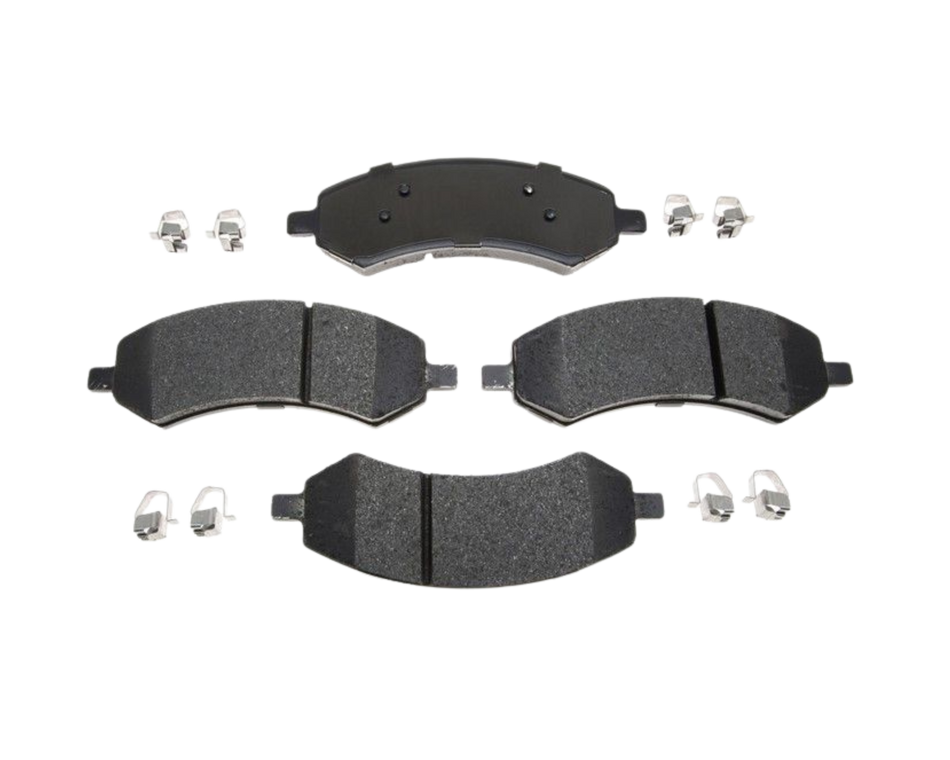 Främre bromsbelägg från ACDelco med artikelnummer 19342229. Passar till RAM 1500 DS.