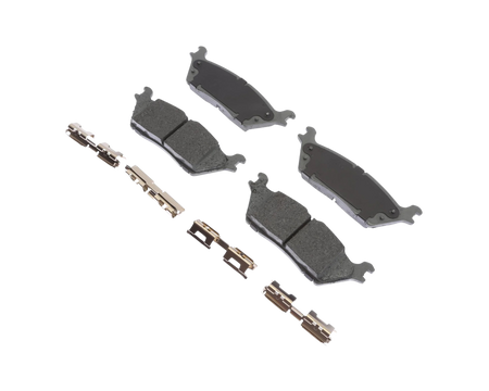 Bakre bromsbelägg med artikelnummer 19425068 från ACDelco. Passar till Ford F-150.