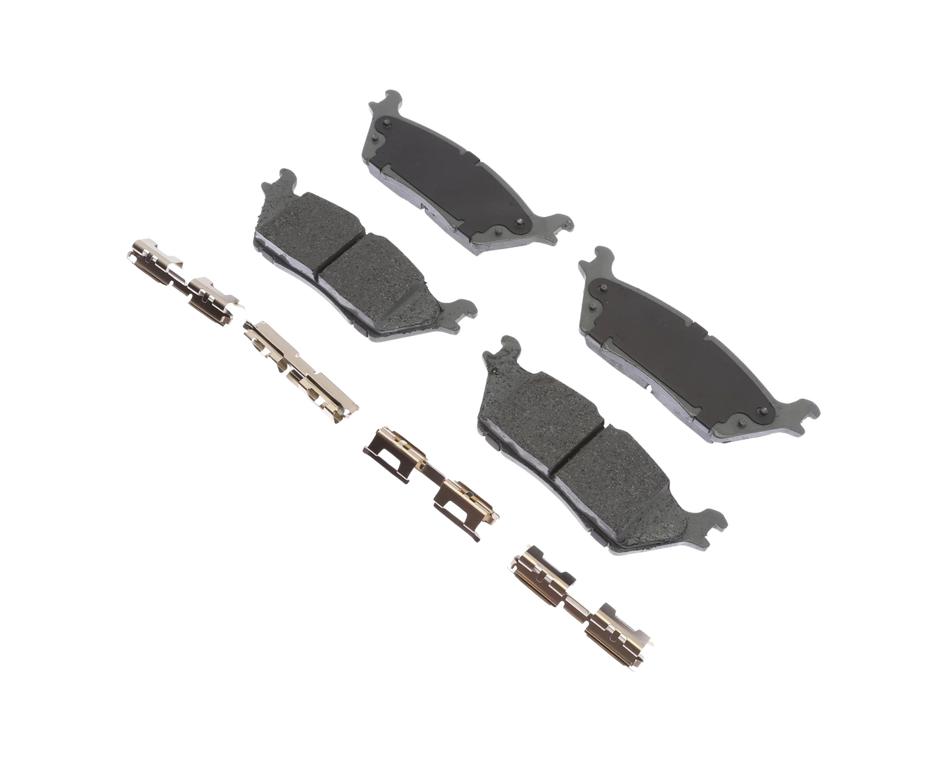 Bakre bromsbelägg med artikelnummer 19425068 från ACDelco. Passar till Ford F-150.