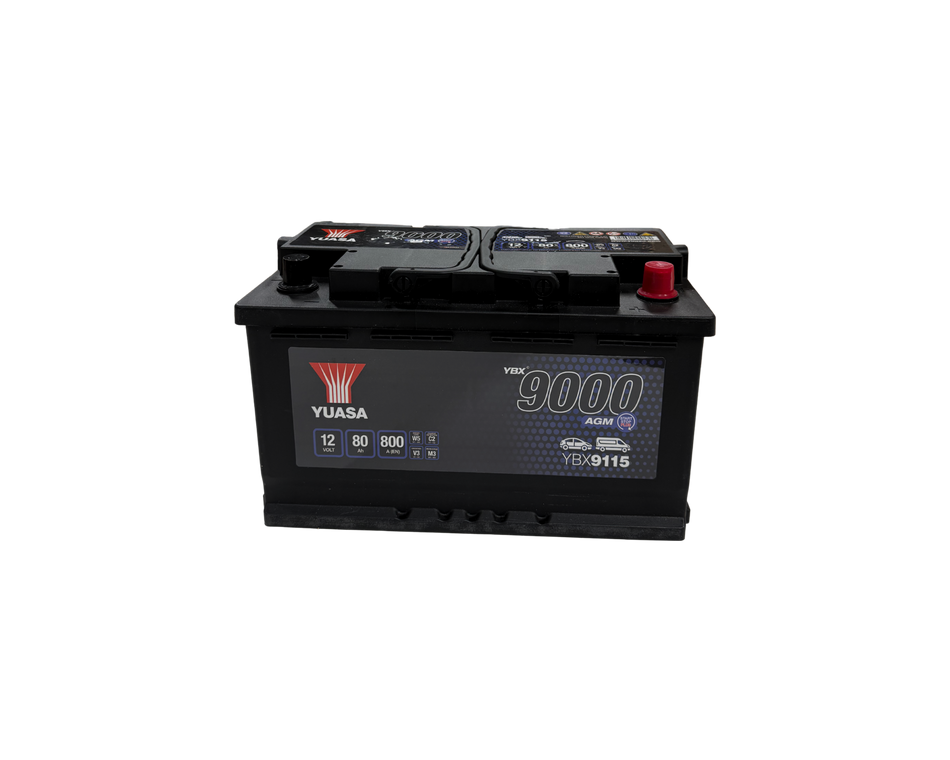 AGM-Batteri från Yuasa med artikelnummer 422YBX9115. Passar till bilar med start-stop-funktion. 